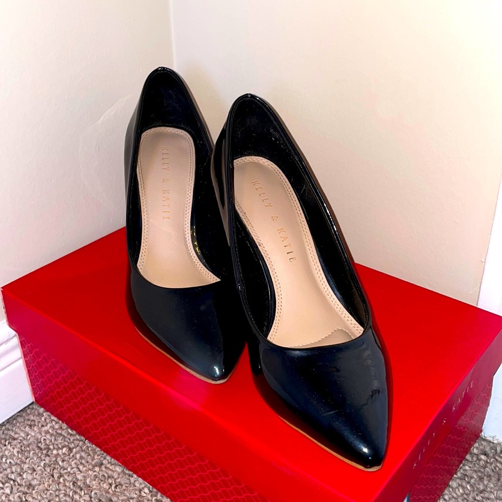 Kelly & Katie Navy Blue Heels | Size US 6